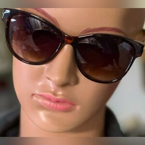 NWOT Tommy Hilfiger tortoise and gold tone sunglasses